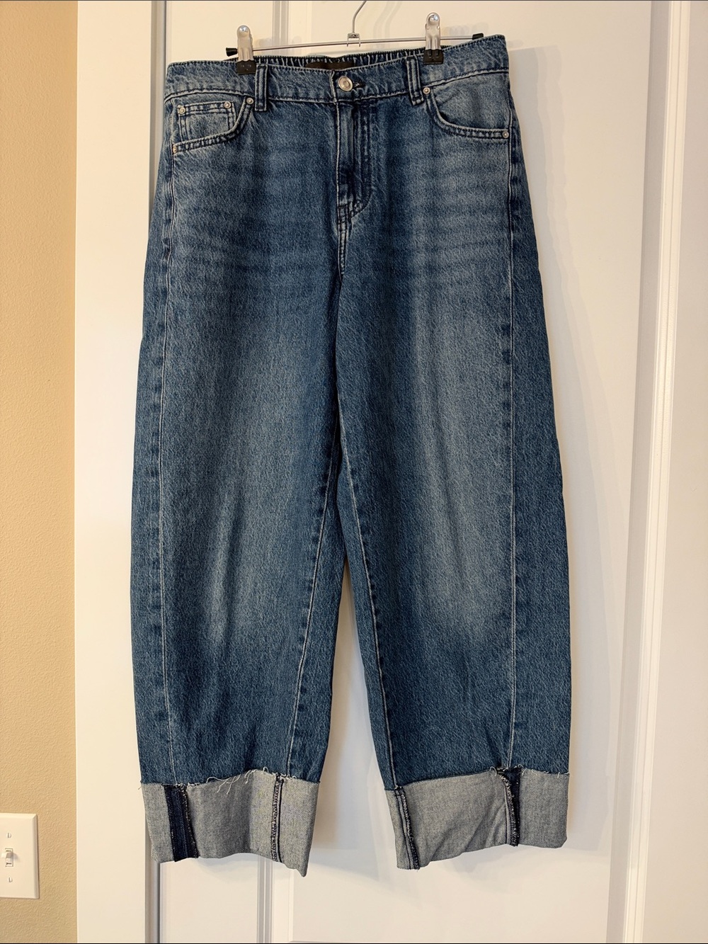 Zara Women’s Barrel Cuff Jean